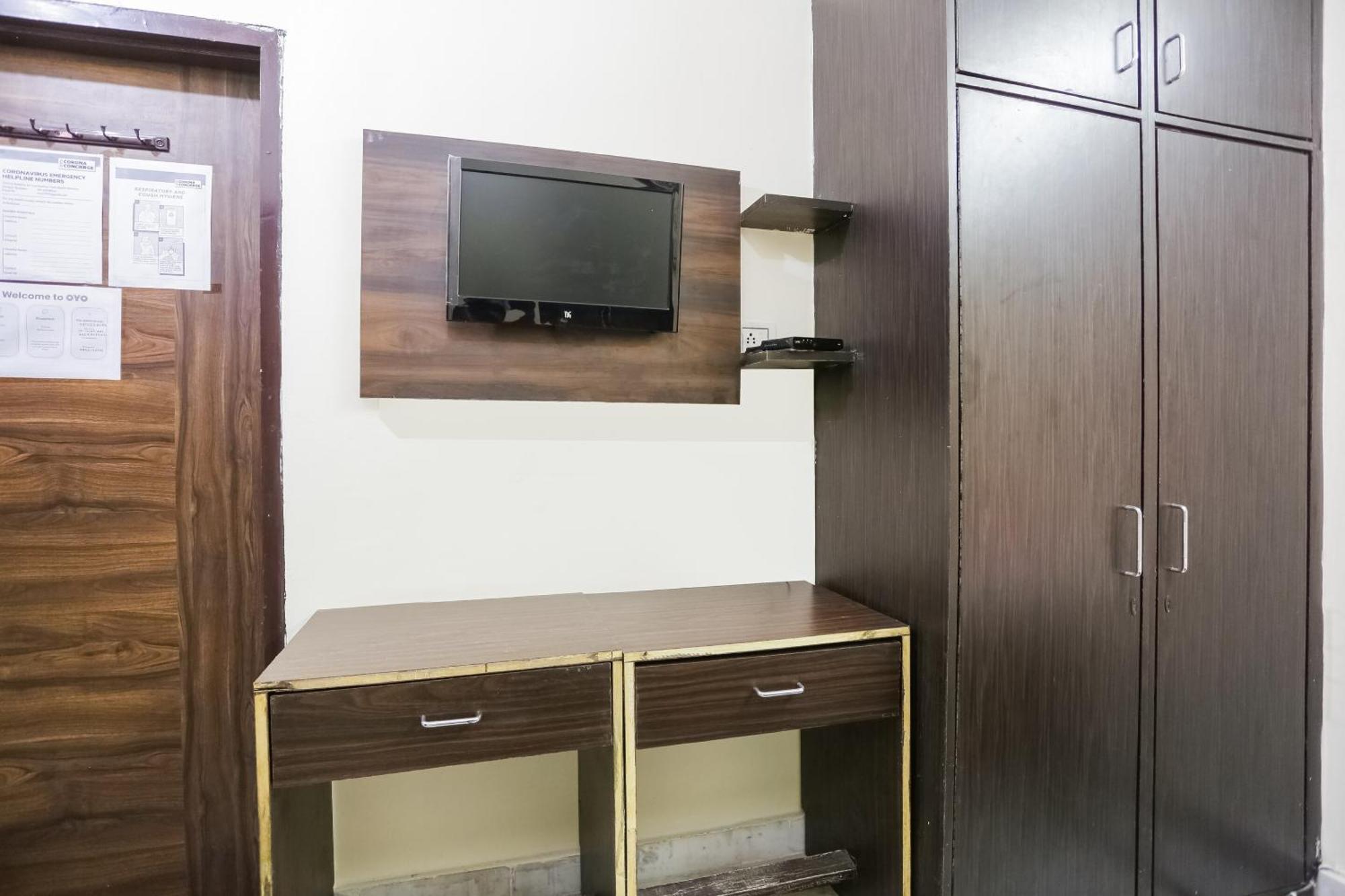 Hotel O Green High Нью-Дели Экстерьер фото